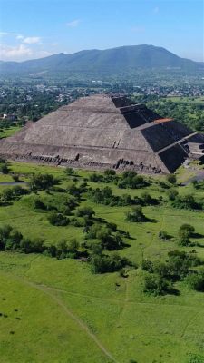 テオティワカンの都市崩壊：古代メキシコの繁栄と衰退の謎